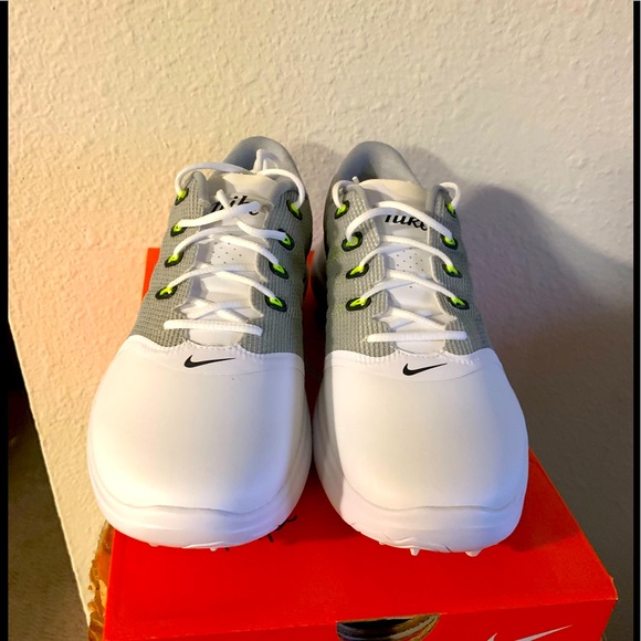 Nike shoes - Picture 1 of 8